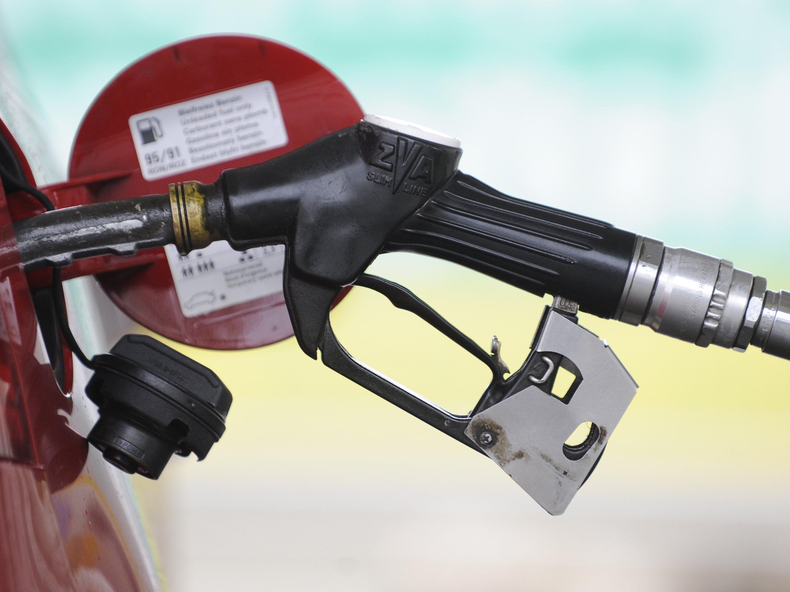 Die Preise für Benzin und Diesel sollen auch vor Weihnachten noch sinken.