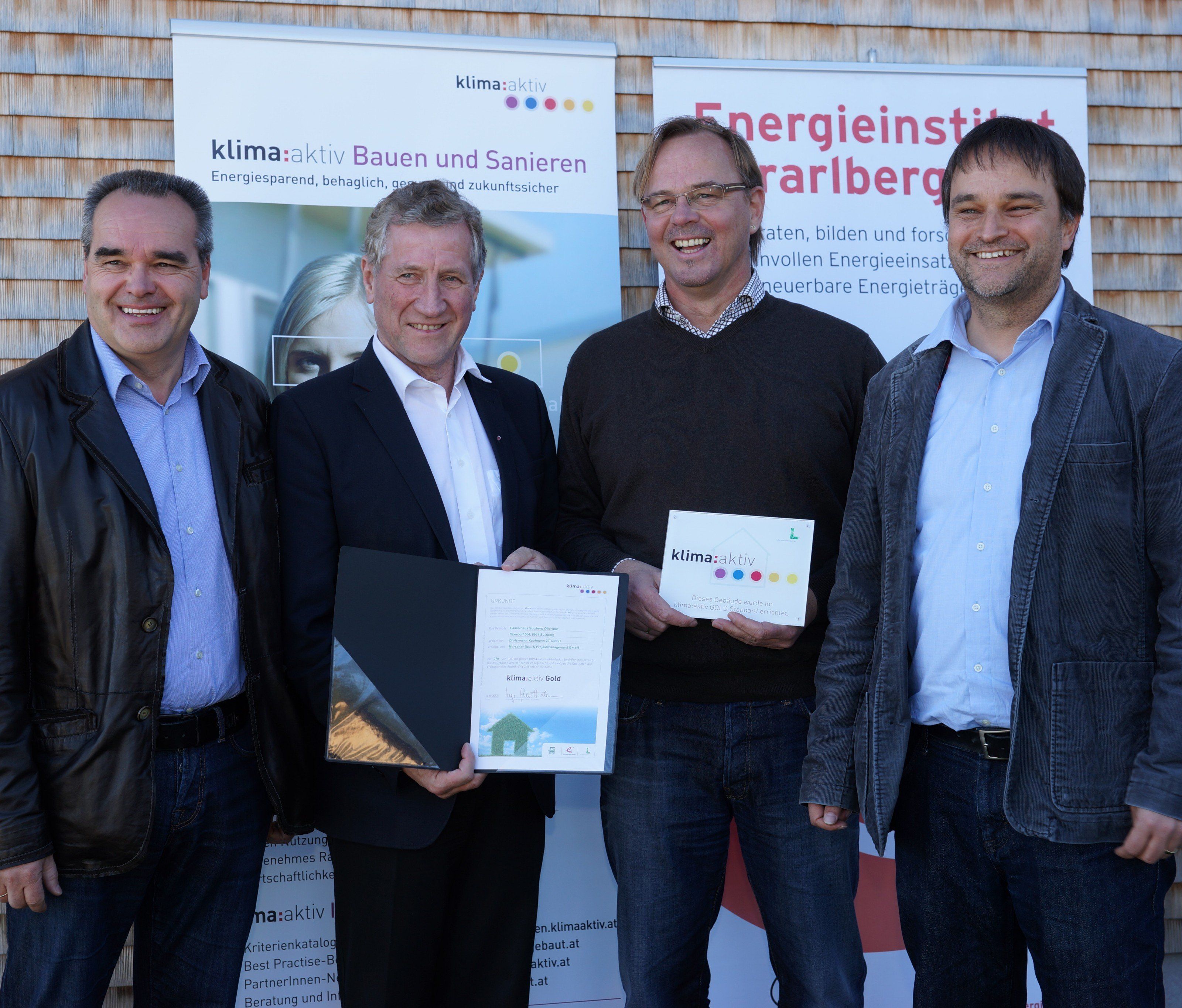 Die Passivhaus-Wohnanlage in Sulzberg erhielt für seine nachhaltige Bauweise bereits 2012 die höchste Auszeichnung klimaaktiv Gold. Die Passivhaus-Wohnanlage in Sulzberg erhielt für seine nachhaltige Bauweise bereits 2012 die höchste Auszeichnung klimaaktiv Gold.
