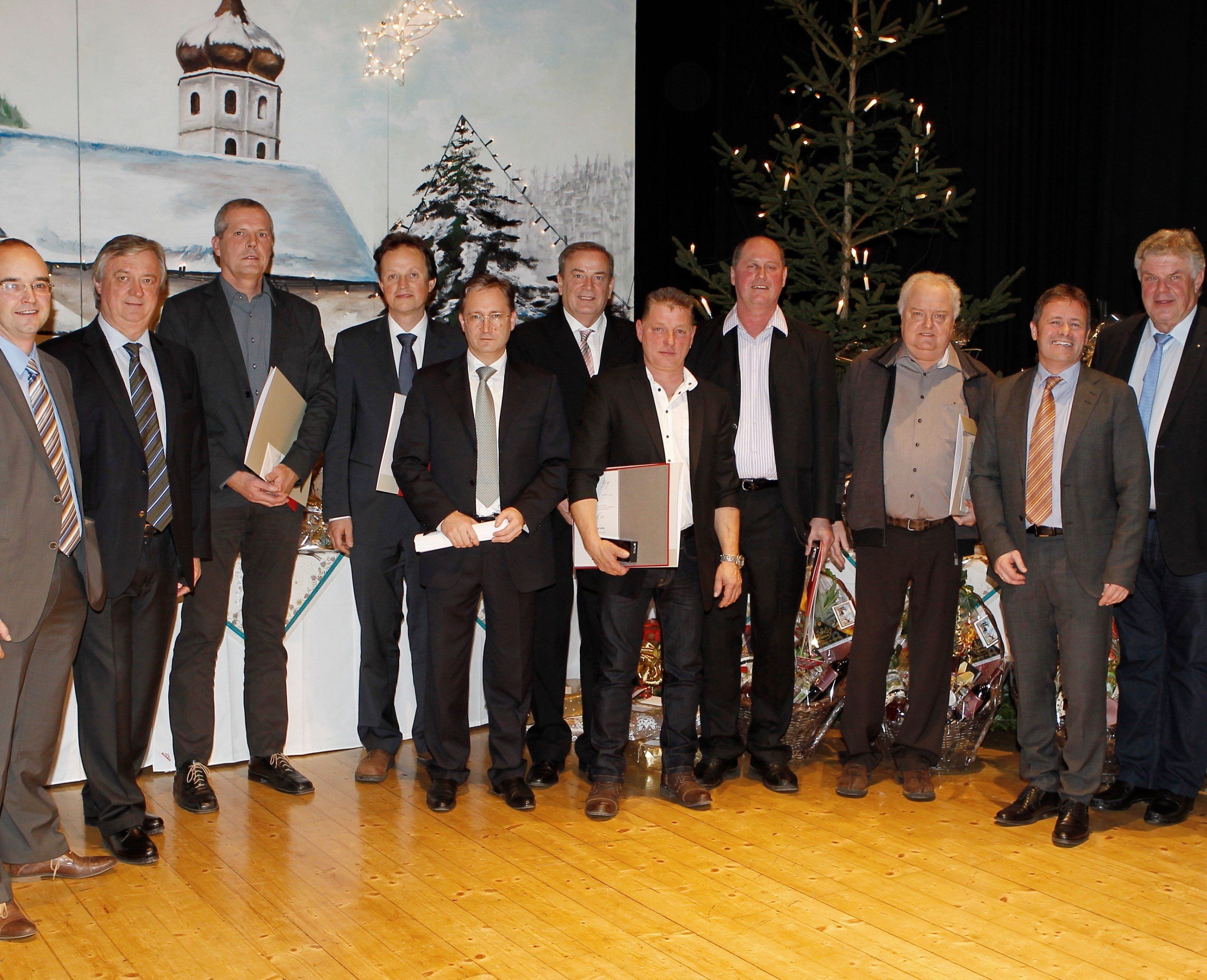 Als Ehrengast durfte Ing. Hubert Bertsch den Bludenzer Bürgermeister Mandi Katzenmayer begrüßen. Als Ehrengast durfte Ing. Hubert Bertsch den Bludenzer Bürgermeister Mandi Katzenmayer begrüßen.