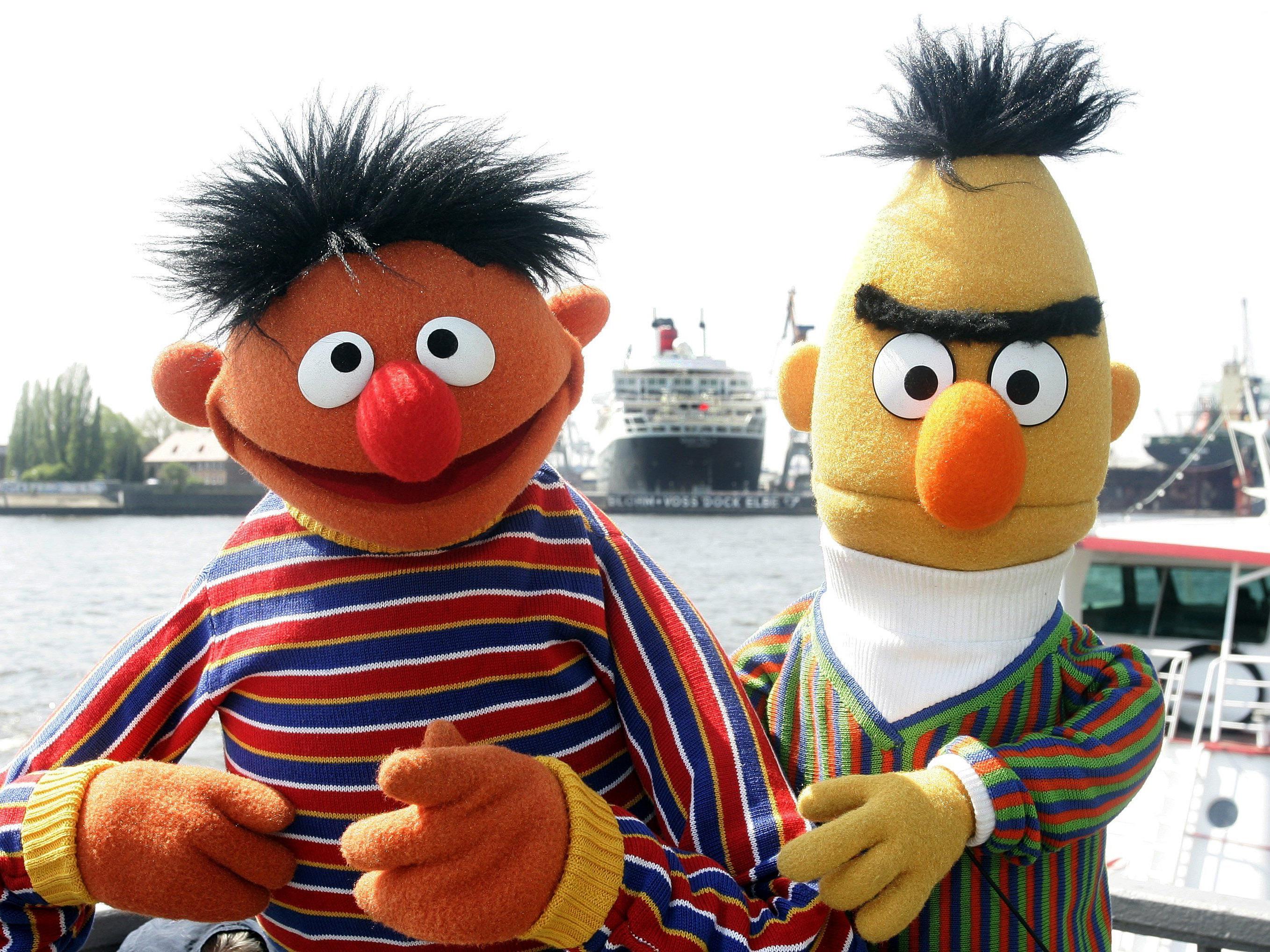 Auch Ernie und Bert haben Anteil am Allflug der Raumkapsel "Orion".
