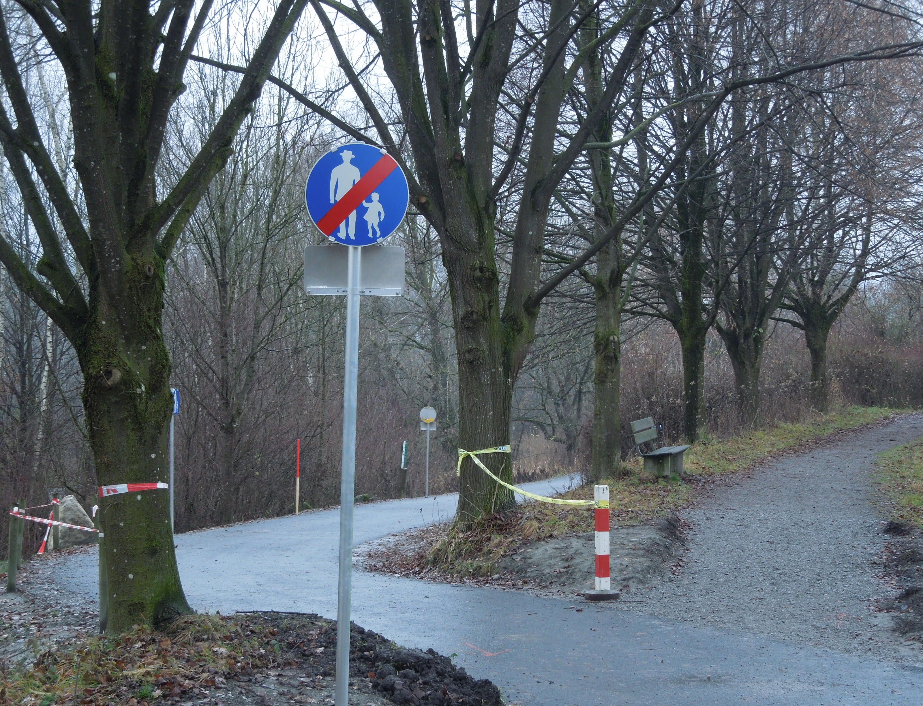 Das im Bürgerforum angesprochene Schild ist ein Hinweisschild und kein Verbotsschild. Das im Bürgerforum angesprochene Schild ist ein Hinweisschild und kein Verbotsschild.