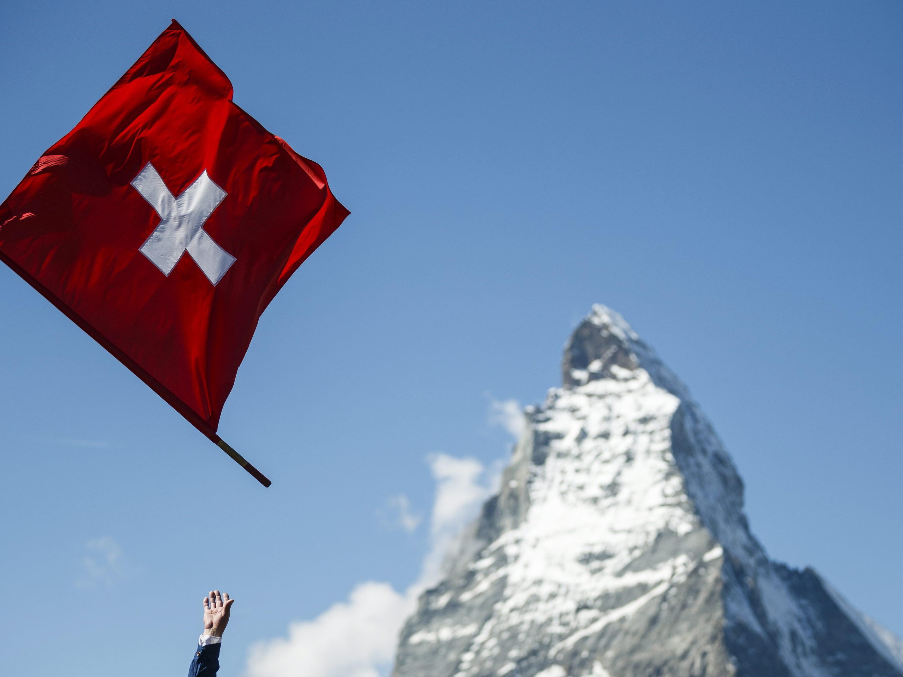 1979 - Die höchste Seilbahn Europas auf das Kleine Matterhorn (3.820 Meter) wird in Betrieb genommen.