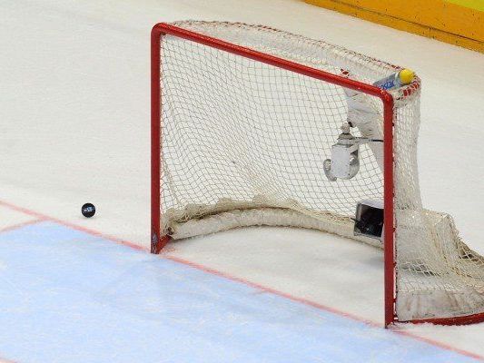 Gleich sechsmal landete der Puck in der heutigen Partie im Tor. Gleich sechsmal landete der Puck in der heutigen Partie im Tor.