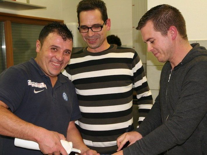 Huschi, Thomas Sperger und Christoph König übernahmen die Bewirtung der Gäste Huschi, Thomas Sperger und Christoph König übernahmen die Bewirtung der Gäste