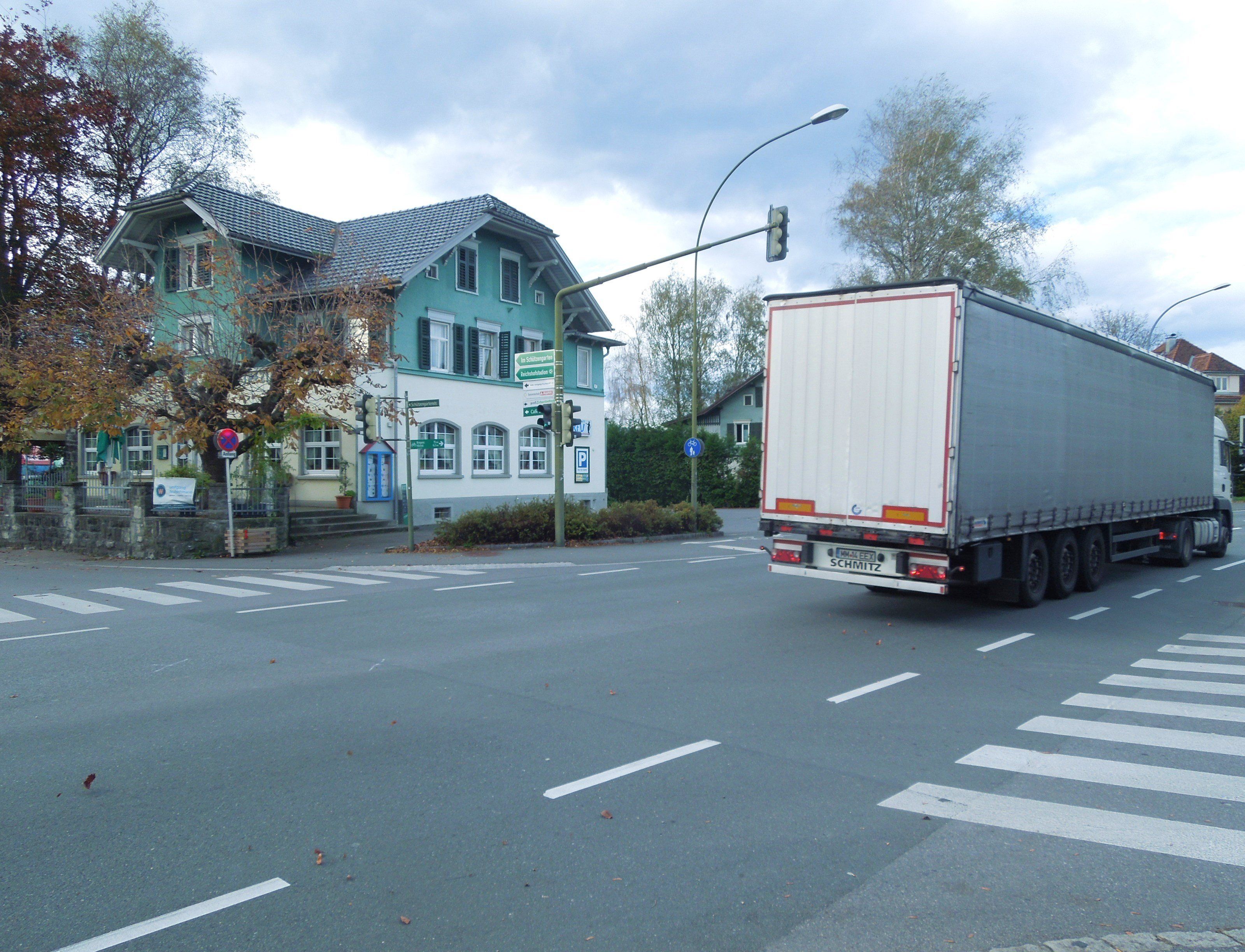 Die Ampelanlage auf der Reichshofstraße wurde nun überprüft. Die Ampelanlage auf der Reichshofstraße wurde nun überprüft.