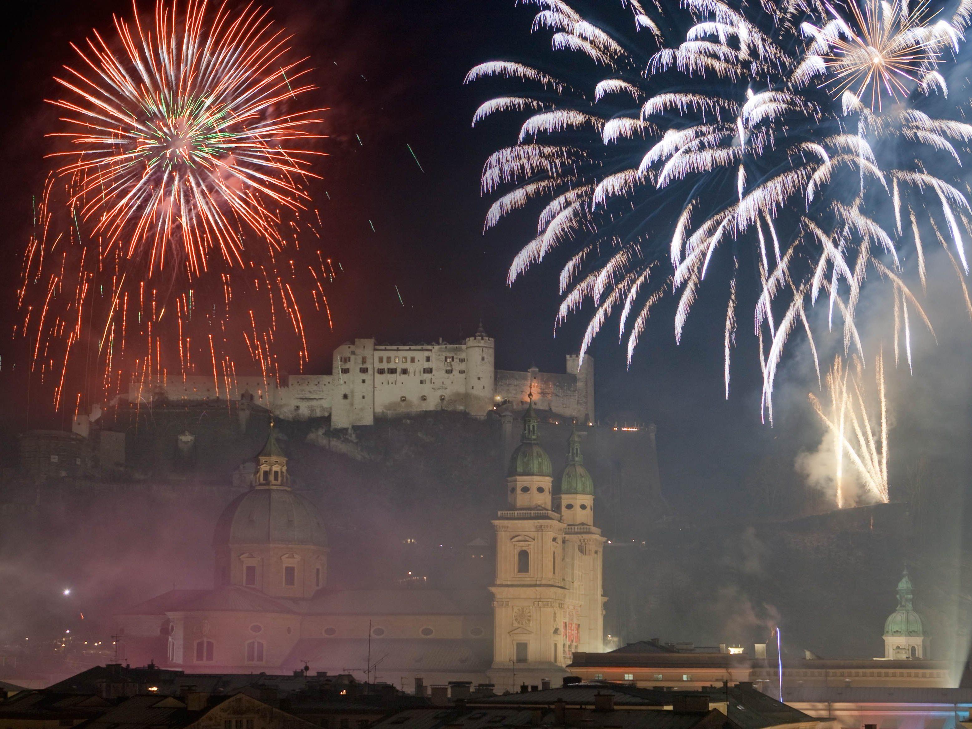 Mit einem großen Feuerwerk wird auch heuer wieder das neue Jahr in Salzburg eingeläutet.