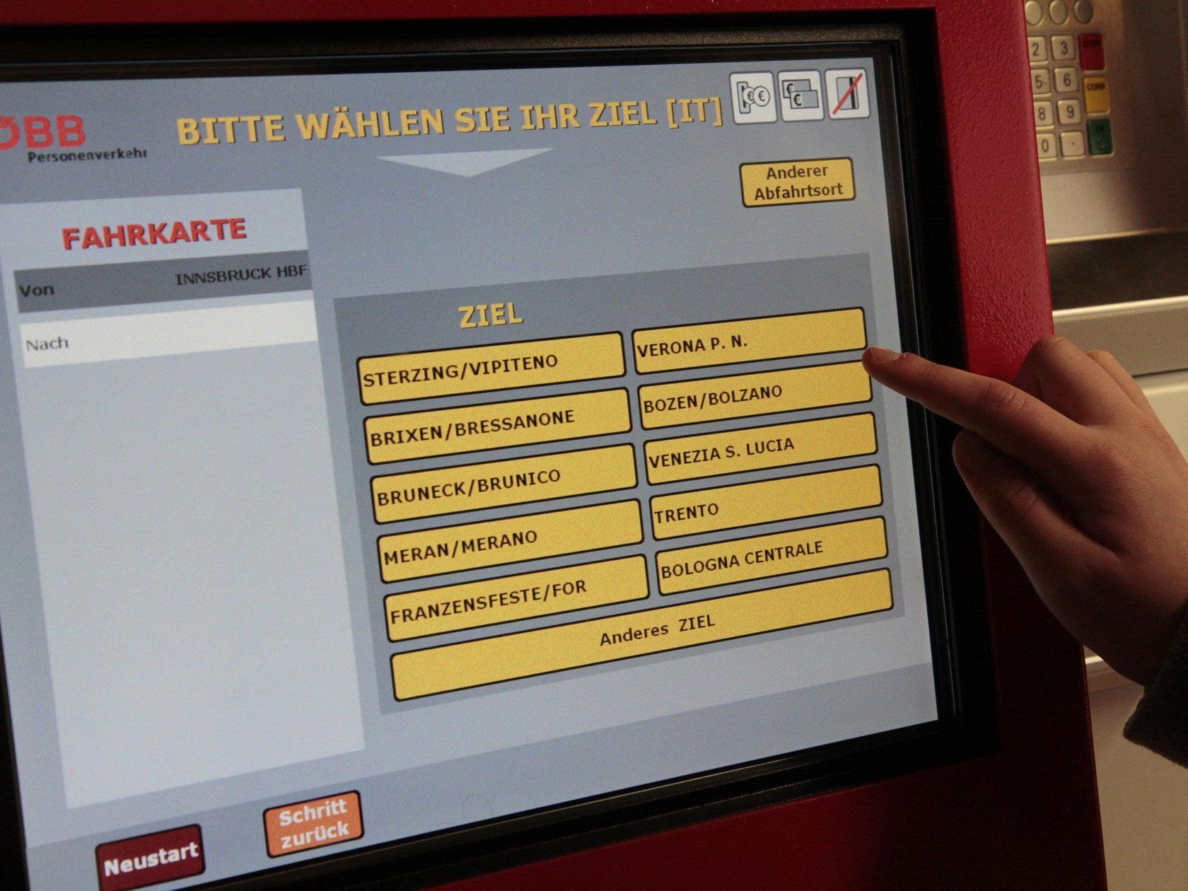 An den Fahrkartenautomaten können in Zukunft auch Tickets nach Deutschland und Südtirol gekauft werden.