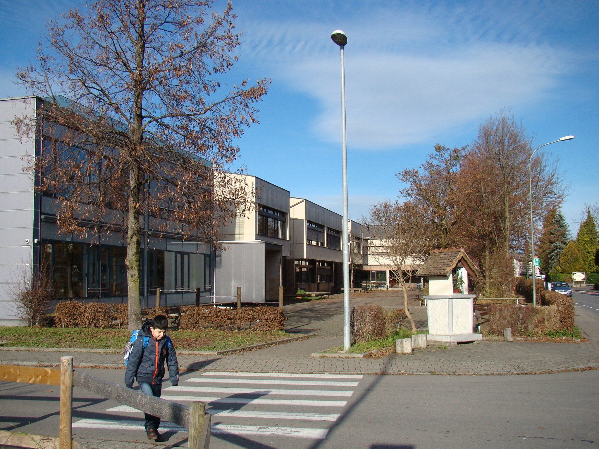 Statt der Generalsanierung der Volksschule Rotkreuz wird die Errichtung eines modernen Bildungs-Campus geplant. Statt der Generalsanierung der Volksschule Rotkreuz wird die Errichtung eines modernen Bildungs-Campus geplant.