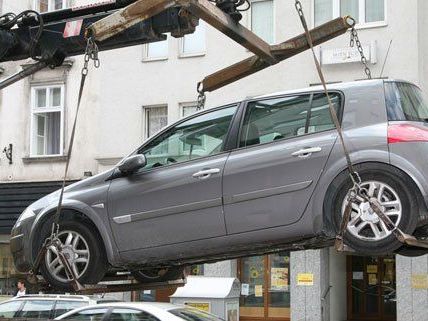 An den Adventwochenenden werden viele Falschparker abgeschleppt.