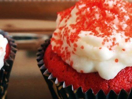 Red Velvet Cupcakes sind nicht nur in der Vorweihnachtszeit sehr beliebt. Red Velvet Cupcakes sind nicht nur in der Vorweihnachtszeit sehr beliebt.