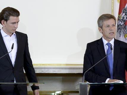 Die beiden für das Islamgesetz zuständigen Minister Josef Ostermayer (SPÖ, r.) und Sebastian Kurz (ÖVP)