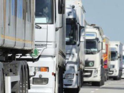 Auch in diesem Jahr wurde in Österreich wieder die Lkw-Dichte gemessen. Auch in diesem Jahr wurde in Österreich wieder die Lkw-Dichte gemessen.