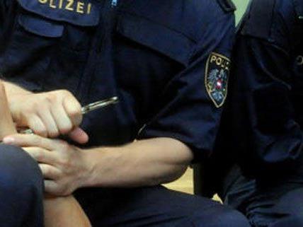 In Donaustadt ging ein Mann auf Polizisten los