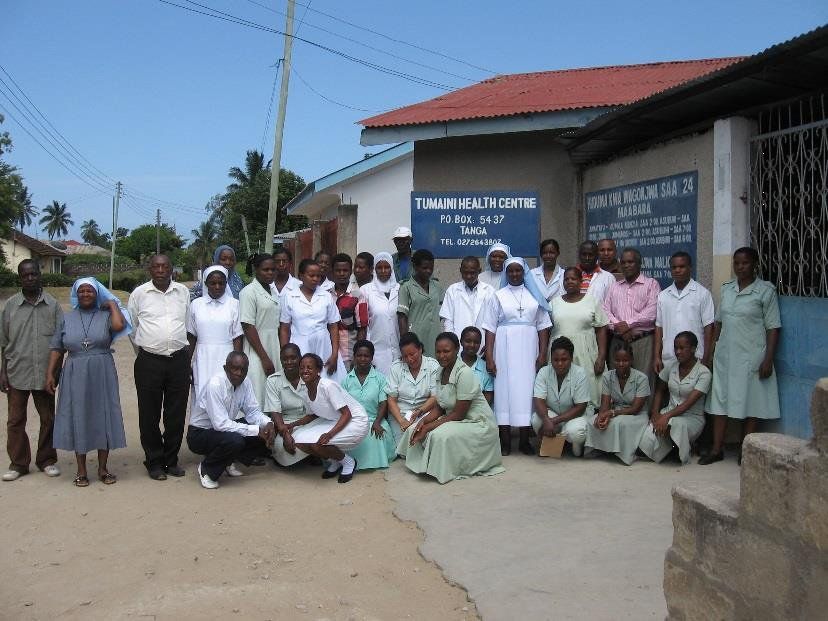 Bianca Lang und ihre Mitschüler unterstützten das Team im Tumaini Health Centre in Tansania. Bianca Lang und ihre Mitschüler unterstützten das Team im Tumaini Health Centre in Tansania.