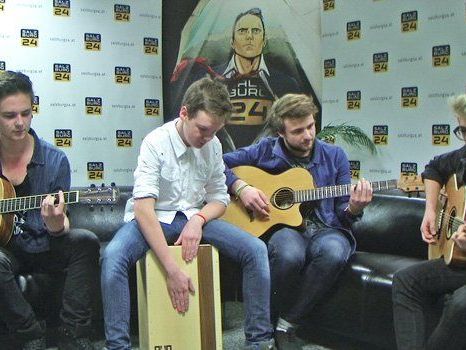 Zu Weihnachten wollen Thrown Together ihren Song „Murder of Timer“ veröffentlichen. Zu Weihnachten wollen Thrown Together ihren Song „Murder of Timer“ veröffentlichen.