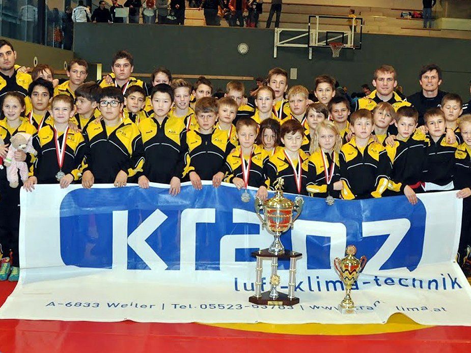 Schülermannschaft des KKS Klaus und ihre Trainer Schülermannschaft des KKS Klaus und ihre Trainer