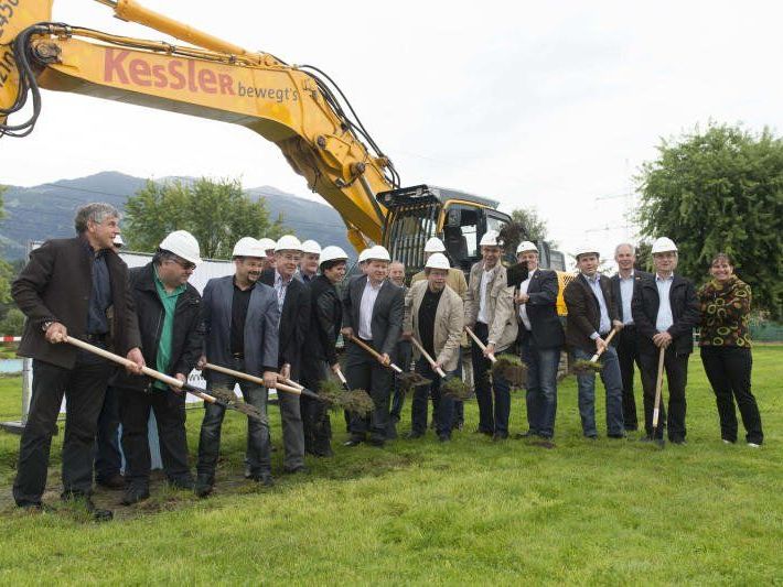 Im August fand der Spatenstich zum neuen Walgaubad statt Im August fand der Spatenstich zum neuen Walgaubad statt