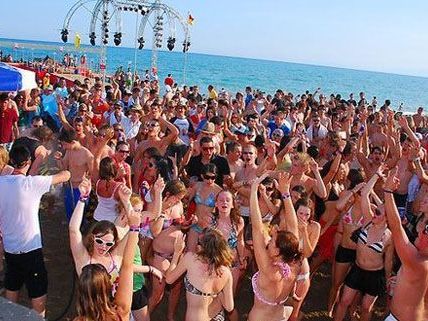 Verdacht auf Datenklau: DocLX und Summer Splash im Rechtsstreit. Verdacht auf Datenklau: DocLX und Summer Splash im Rechtsstreit.