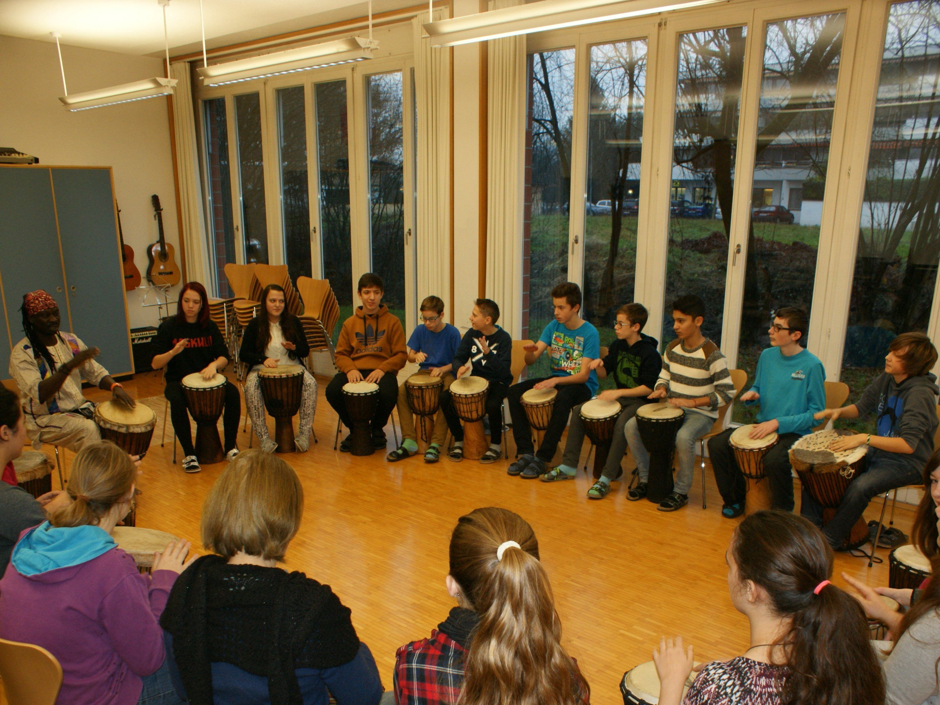 Ein rhythmisches Projekt sorgte für tolle Abwechslung im Musikunterricht Ein rhythmisches Projekt sorgte für tolle Abwechslung im Musikunterricht