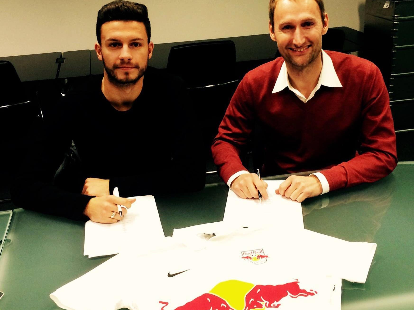 Der Stürmer unterschrieb bei Red Bull Salzburg für drei Jahre.
