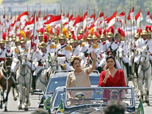 Rousseff begann ihre zweite Amtszeit mit Pomp