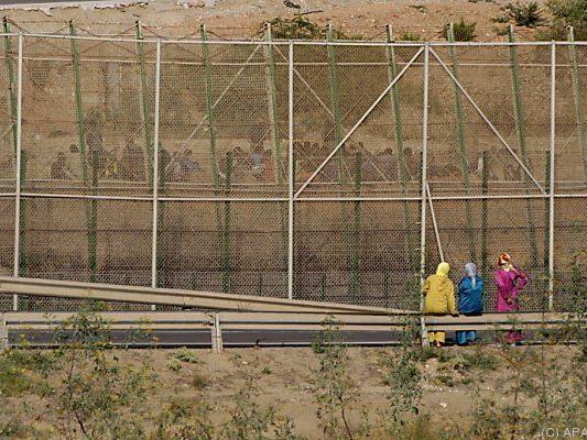 Gitterzäune an der Grenze von Melilla