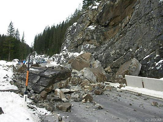 Felssturz verschüttete Lechtal Straße B198