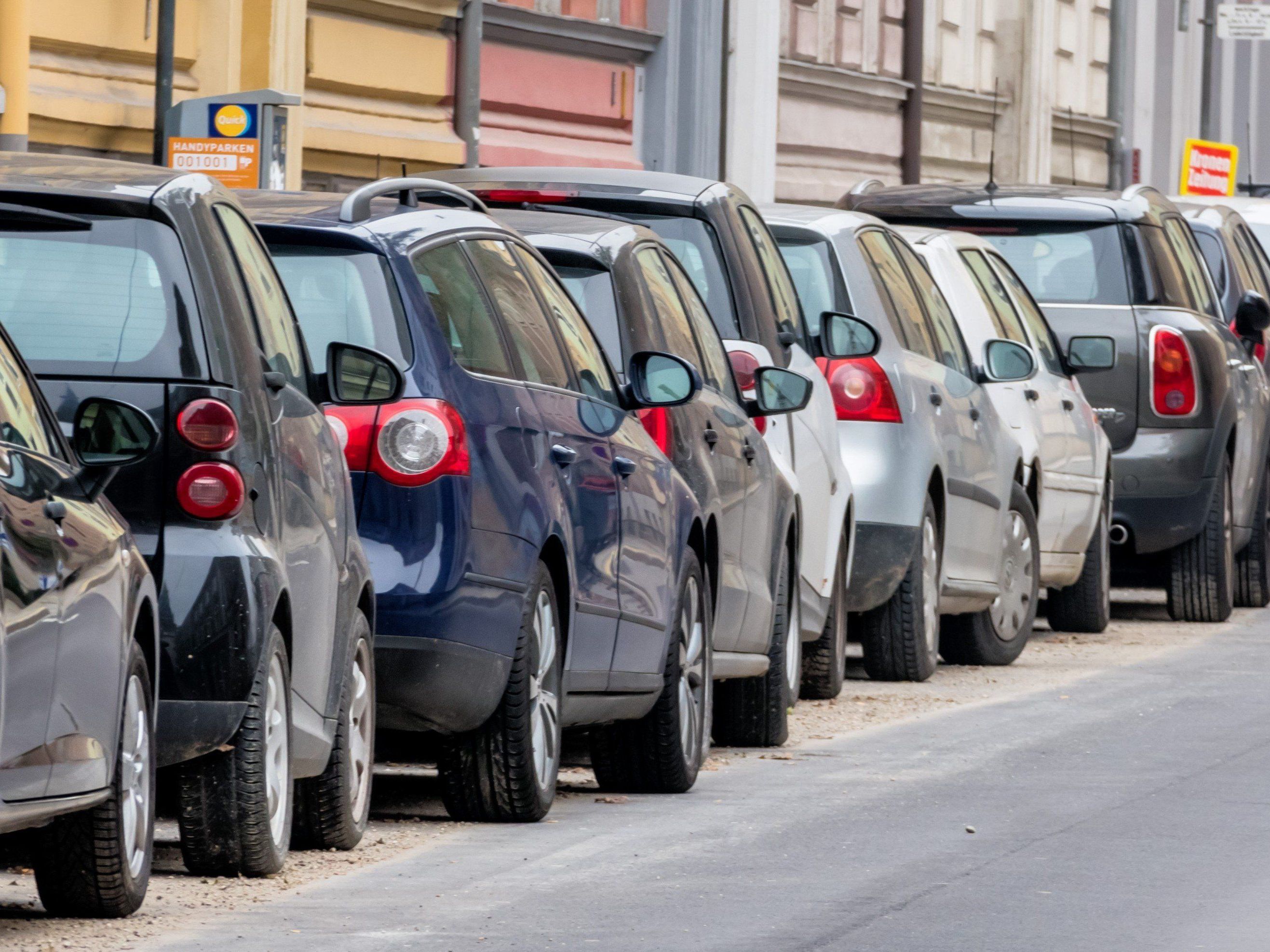 Beschädigungen im Zuge einer Demonstration: Wann haftet meine Auto-Versicherung?