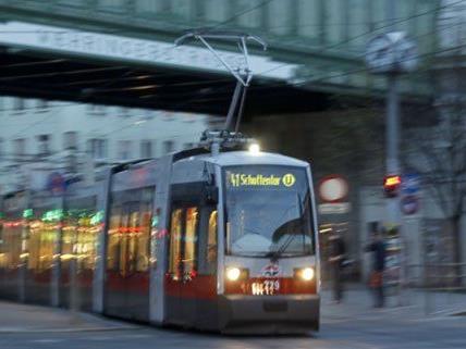 Straßenbahn in Wien entgleist - Gürtel vorübergehend gesperrt