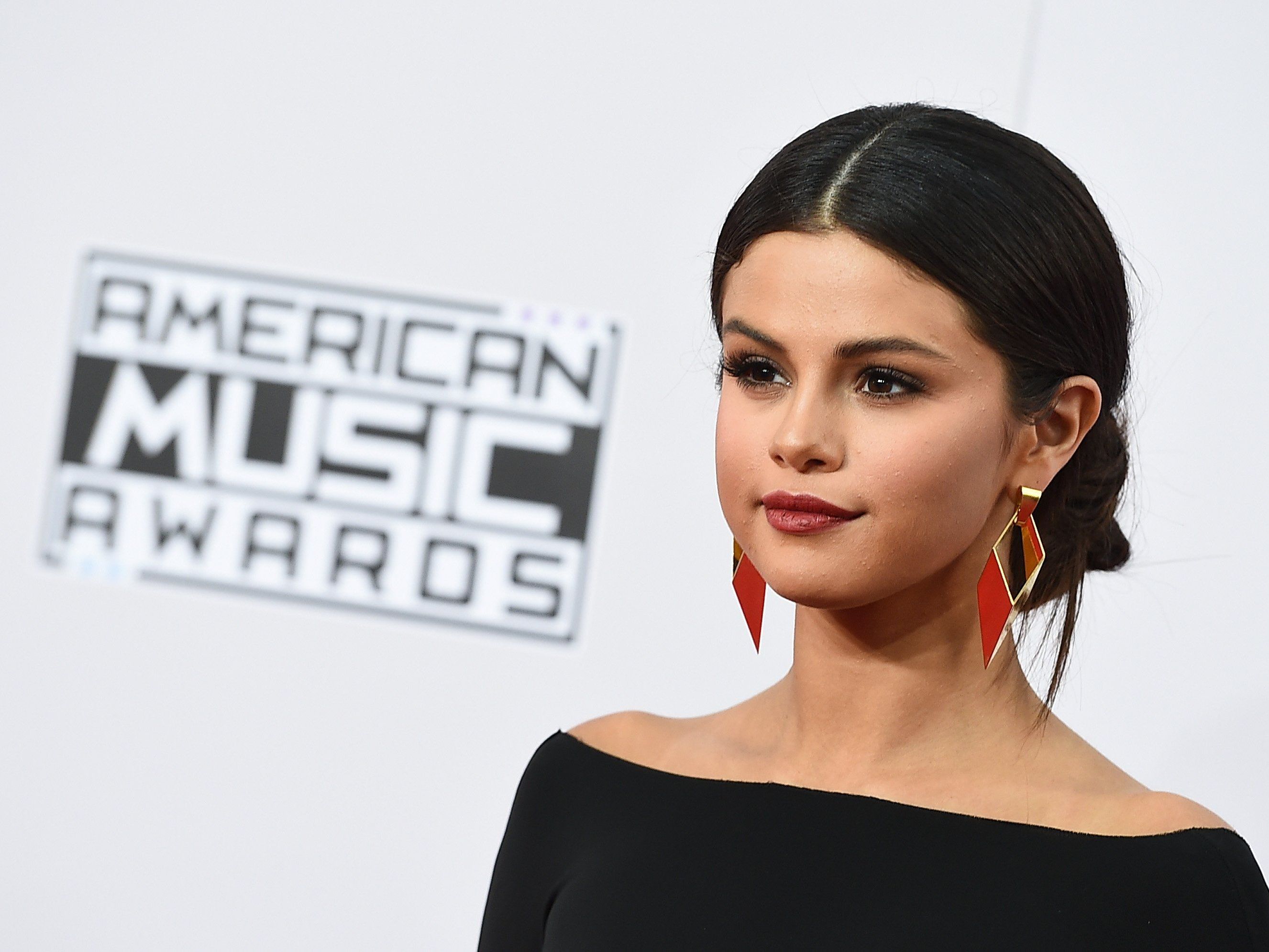 Selena Gomez' Urlaubsgruß sorgt für Aufregung.