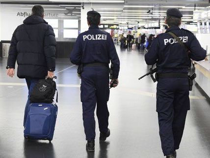 Am Flughafen Wien wird demnächst neues Security-Personal aufgenommen. Am Flughafen Wien wird demnächst neues Security-Personal aufgenommen.