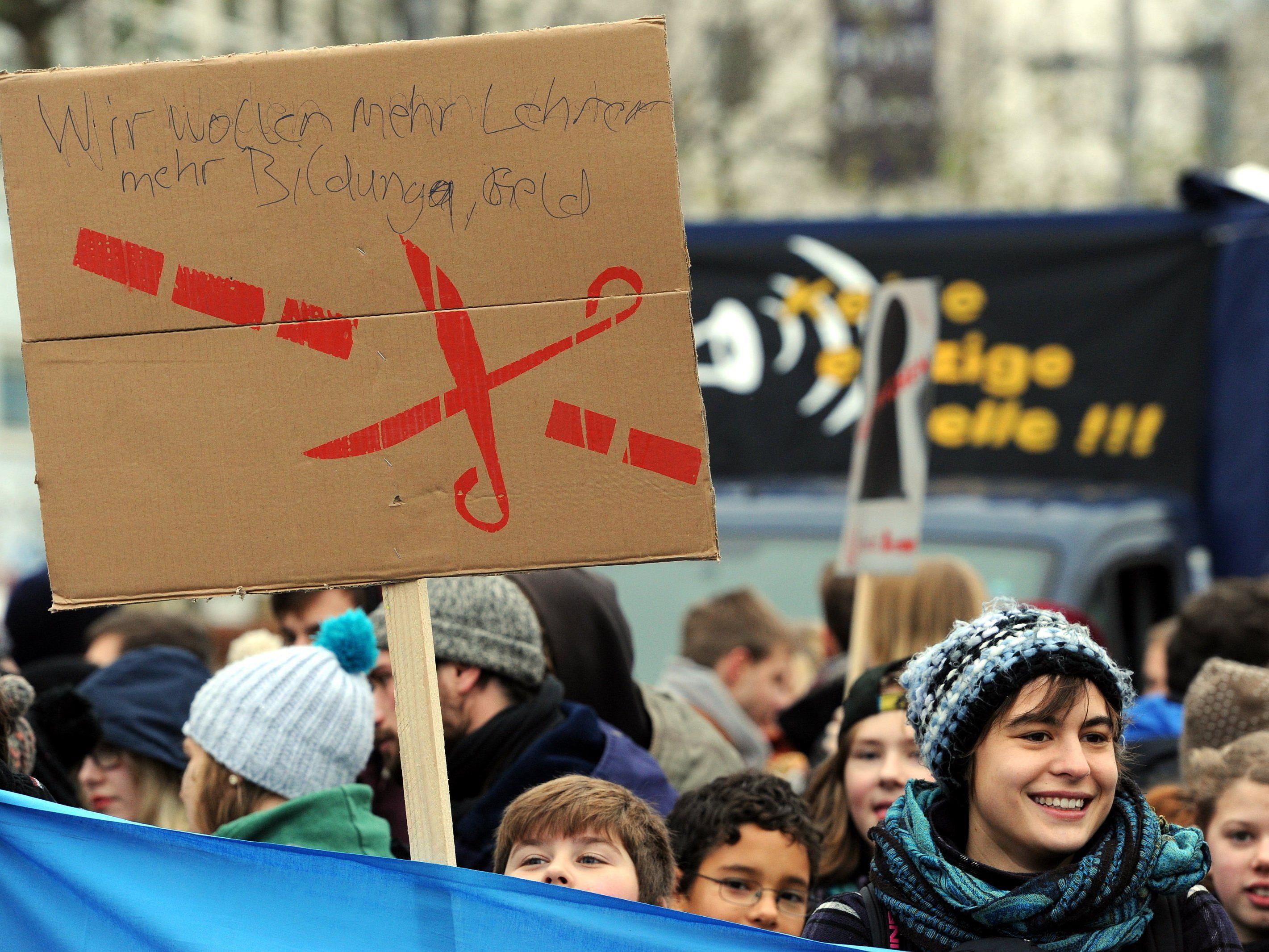 Demo gegen Kürzungen im Bildungsbereich. Am 3. Februar wird auch in Salzburg protestiert.