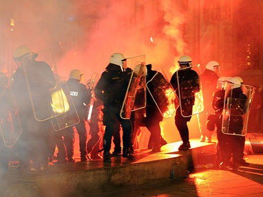 In den Vorjahren gab es Ausschreitungen bei der Demonstration gegen den Akademikerball der FPÖ In den Vorjahren gab es Ausschreitungen bei der Demonstration gegen den Akademikerball der FPÖ