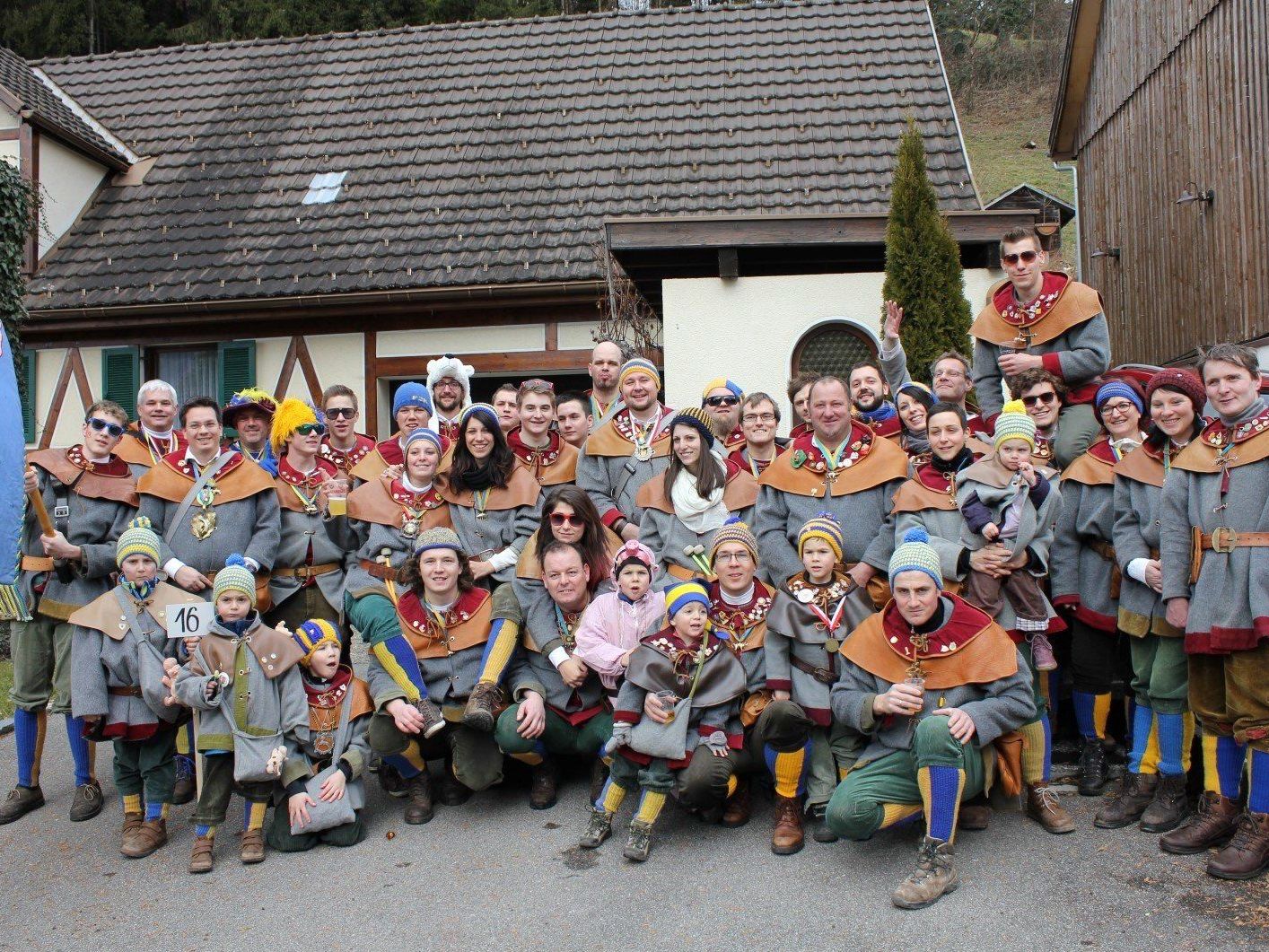Es werden wieder einige hundert teilnehmende „Mäschgerle“ beim traditionell schönen Maskenlauf in Rungelin erwartet. Es werden wieder einige hundert teilnehmende „Mäschgerle“ beim traditionell schönen Maskenlauf in Rungelin erwartet.