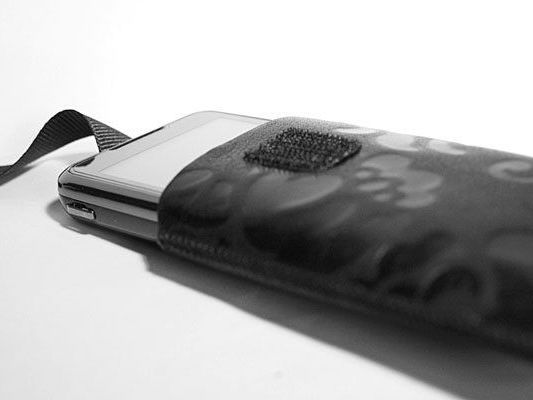 In der Handyhülle befand sich kein Mobiltelefon, sondern ein Stück Fliese In der Handyhülle befand sich kein Mobiltelefon, sondern ein Stück Fliese