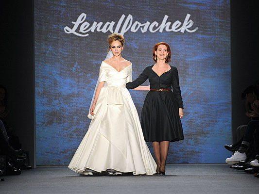 Designerin Lena Hoschek sorgte mit ihren Brautkleidern bei der Berlin Fashion Week für Begeisterung