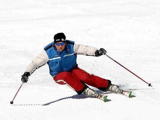 Ein 15-jähriger stürzte beim Skifahren in der Steiermark schwer