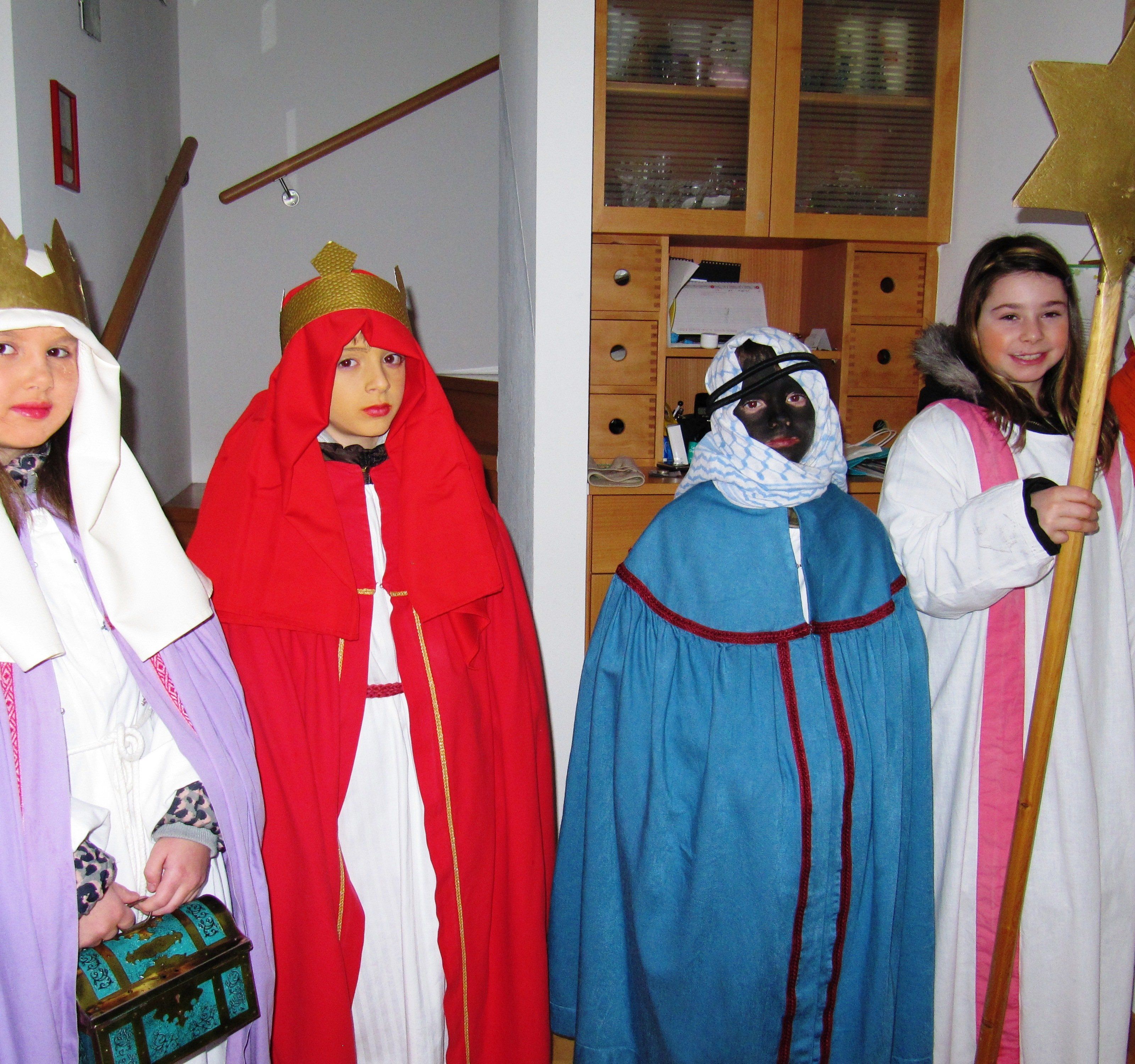 Sternsinger gingen von Tür zu Tür Sternsinger gingen von Tür zu Tür