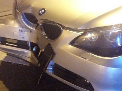 Die Flucht vor der Polizei endete mit einem Unfall. Die Flucht vor der Polizei endete mit einem Unfall.
