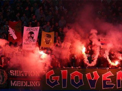 Im November 2014 ist es beim Wiener Derby zu Ausschreitungen gekommen. Im November 2014 ist es beim Wiener Derby zu Ausschreitungen gekommen.