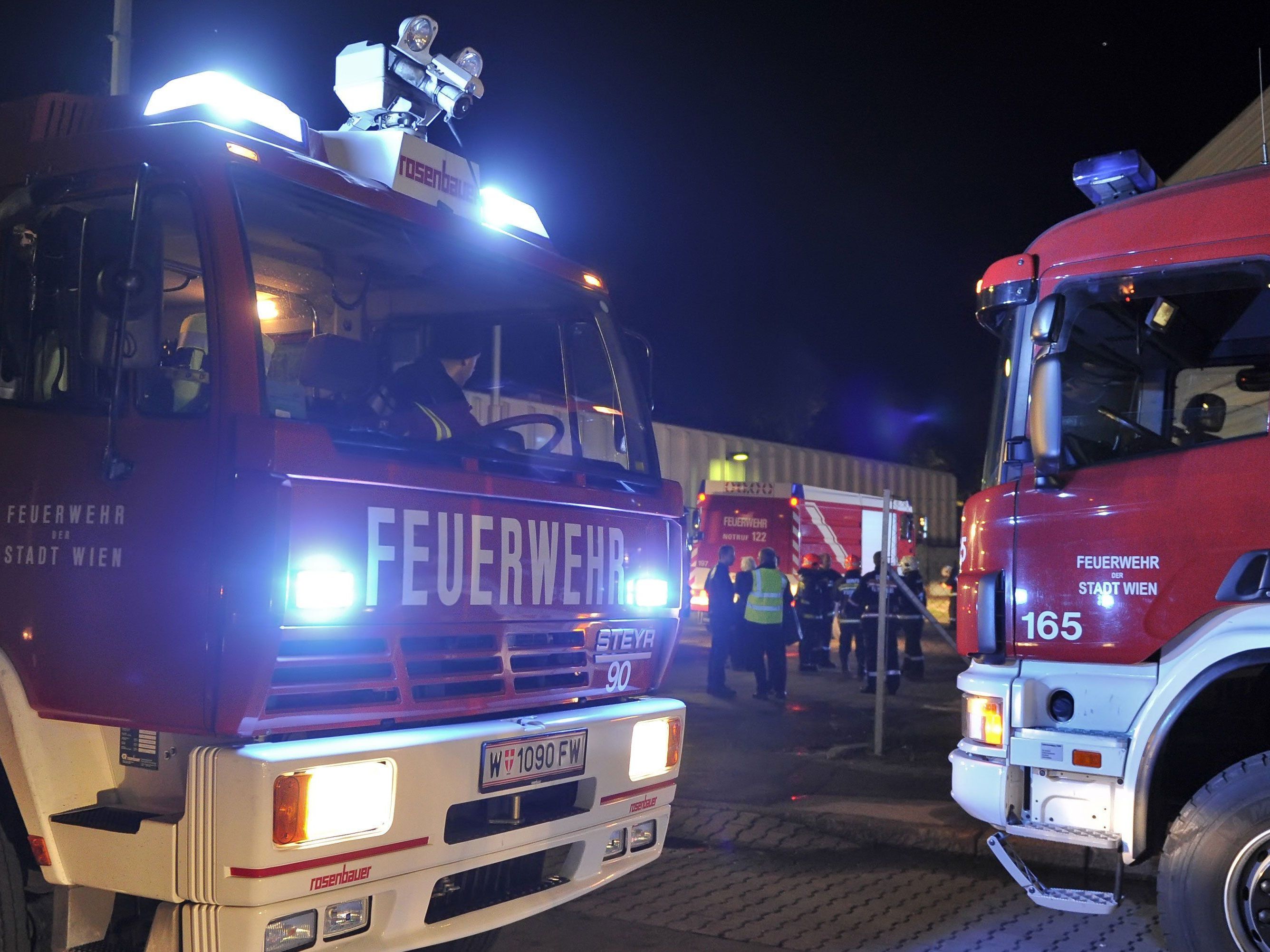 Beim Sprung aus dem Fenster wurde die Wohnungsinhaberin verletzt.