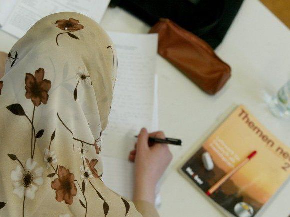 Kopftuch in der Schule: In der Schweiz muss nun das Bundesgericht ein Urteil fällen. Kopftuch in der Schule: In der Schweiz muss nun das Bundesgericht ein Urteil fällen.