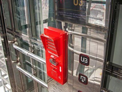 Fünf Stunden lag ein 58-Jähriger im Lift, niemand half ihm. Fünf Stunden lag ein 58-Jähriger im Lift, niemand half ihm.