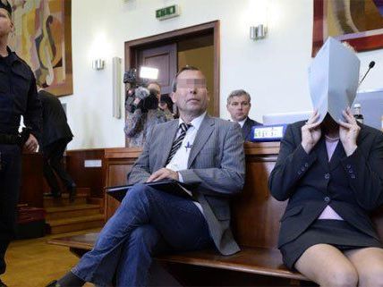 Das angeklagte Paar beim Mordprozess Das angeklagte Paar beim Mordprozess