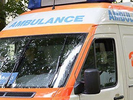 Wegen einer Kohlenmonoxidvergiftung wurde die Frau ins Spital gebracht. Wegen einer Kohlenmonoxidvergiftung wurde die Frau ins Spital gebracht.