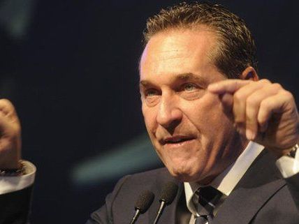 FPÖ-Chef Strache hielt sich bei seiner Rede nicht zurück. FPÖ-Chef Strache hielt sich bei seiner Rede nicht zurück.
