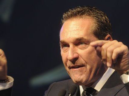 Nach Straches Nazi-Vergleich werden rechtliche Konsequenzen gefordert. Nach Straches Nazi-Vergleich werden rechtliche Konsequenzen gefordert.