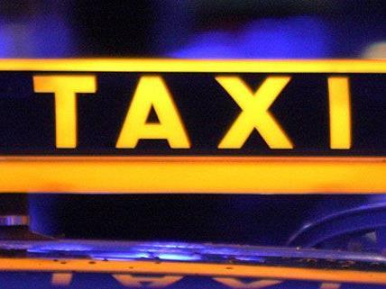 Ein Taxilenker geriet mit einem Fahrgast in Streit