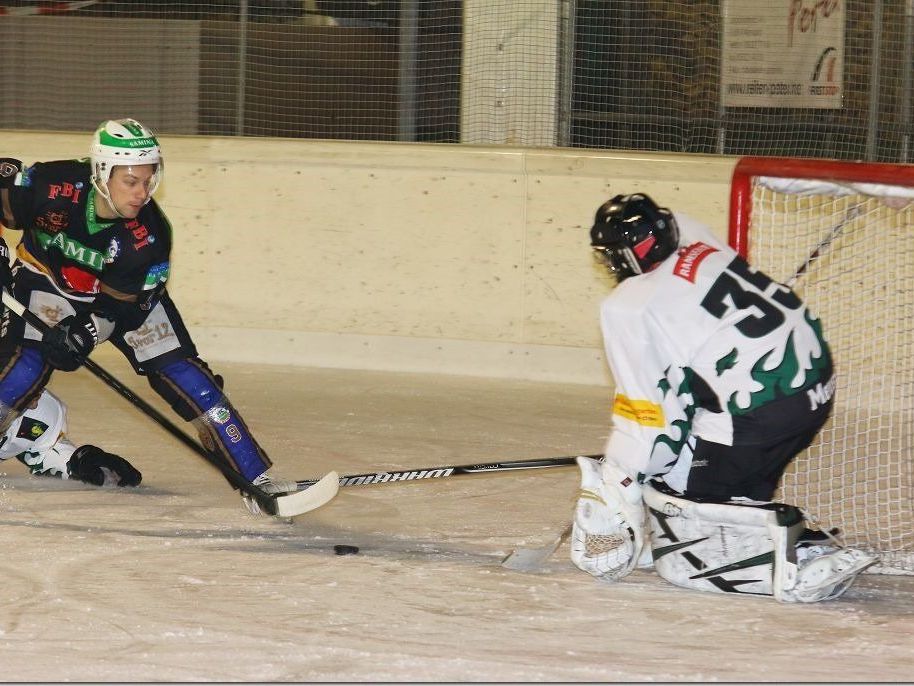 Torjäger Johannes Hehle erzielte ein Triplepack beim 7:5-Auswärtssieg in St. Gallen. Torjäger Johannes Hehle erzielte ein Triplepack beim 7:5-Auswärtssieg in St. Gallen.
