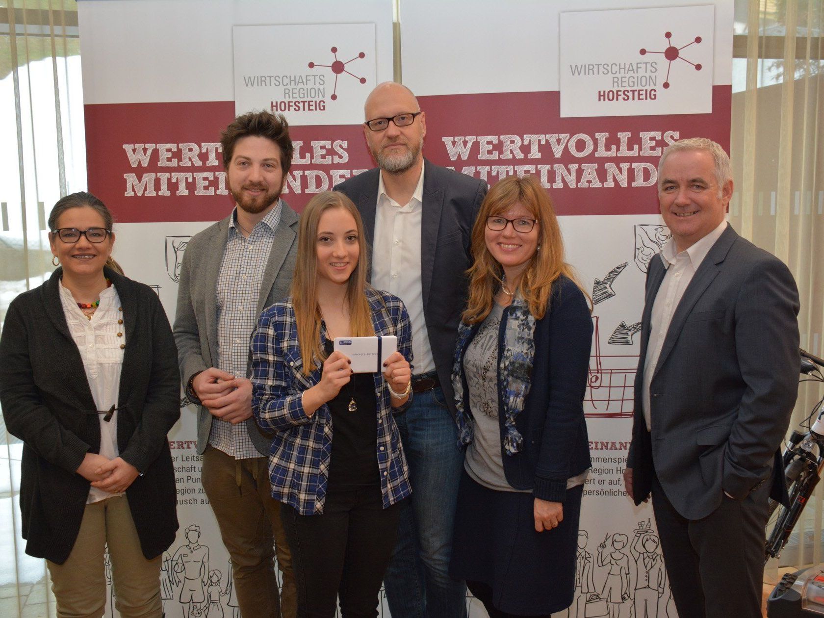 Desiree Schindler, M. Auer, Gewinnerin Celine Wiedenhofer, M. Dietrich, Yvonne Böhler und M. Rusch. Desiree Schindler, M. Auer, Gewinnerin Celine Wiedenhofer, M. Dietrich, Yvonne Böhler und M. Rusch.